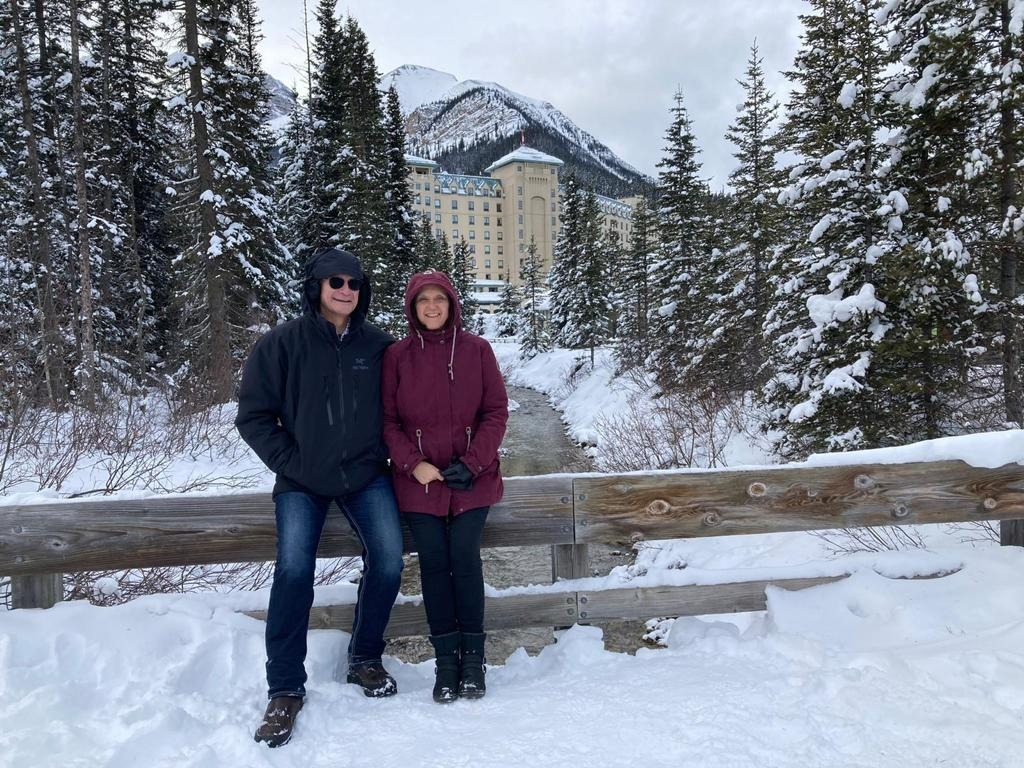 Gert en Tilla kuier op Lake Louise
